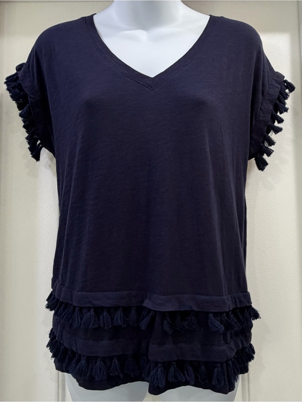 Lilly Pulitzer Navy V‑Neck Tassel Tiered Hem Top Size XS